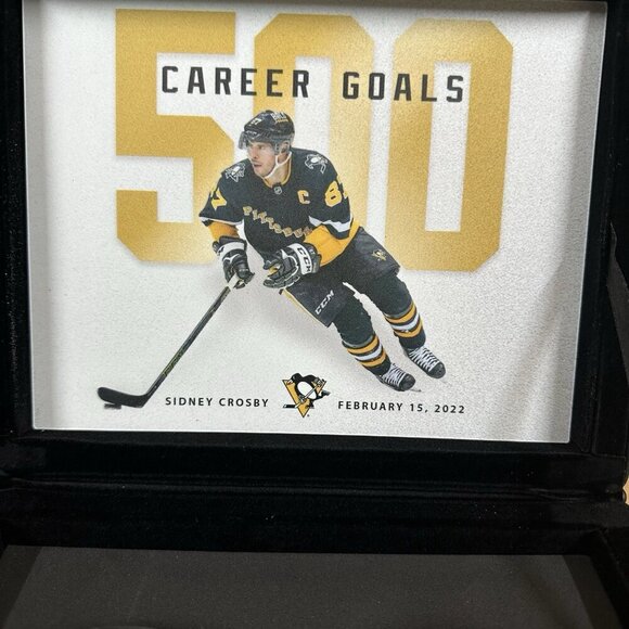 Pittsburgh Penguins Sidney Crosby 2 Medallion Puck Set 500 Goal Gold/Black - Picture 3 of 7